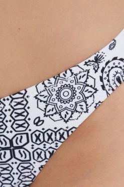 Γυναικεία Μπικίνι Σλιπ κολύμβησης Champion άσπρο 7 Γυναικεία Μπικίνι Σλιπ κολύμβησης Champion άσπρο -Champion Εκπτώσεις unnamed file 2605