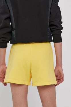 Γυναικεία Champion - Σορτς κίτρινο -Champion Εκπτώσεις unnamed file 2696