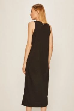 Γυναικεία Φορέματα Champion - Φόρεμα κόκκινο 8 Γυναικεία Φορέματα Champion - Φόρεμα κόκκινο -Champion Εκπτώσεις unnamed file 916